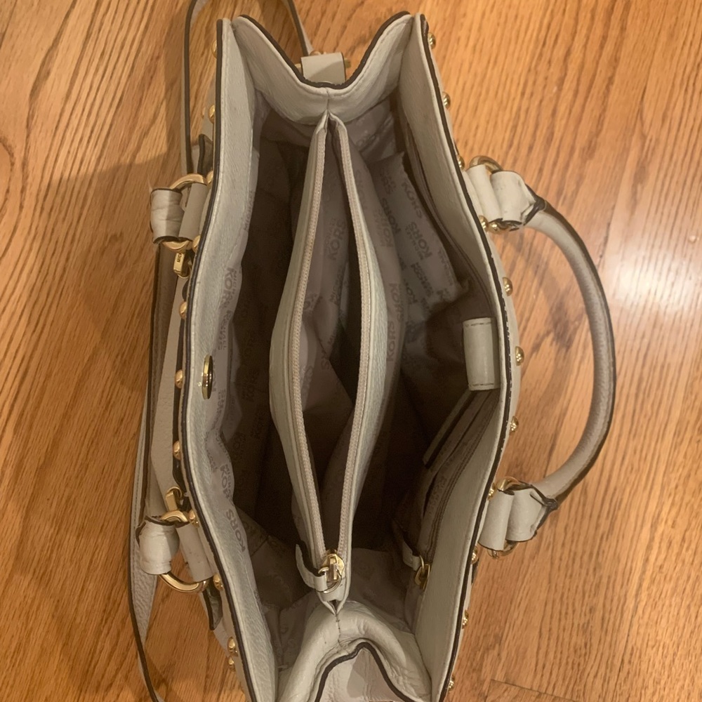 Great Unique Michael Kors Shoulder Bag. Cream soft leather with gold studs. - Picture 3 of 4